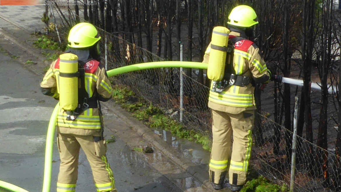 Brand einer Hecke (23.04.2020, 15:08 Uhr)