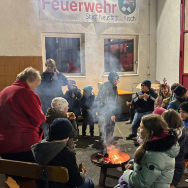 Nikolaus überrascht Kinderfeuerwehr