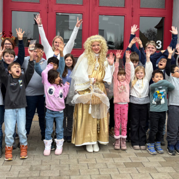 Himmlischer Besuch bei der Kinderfeuerwehr