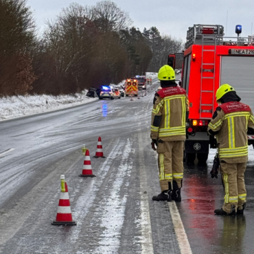 Verkehrsunfall, Person eingeklemmt (03.01.2026, 10:10 Uhr)