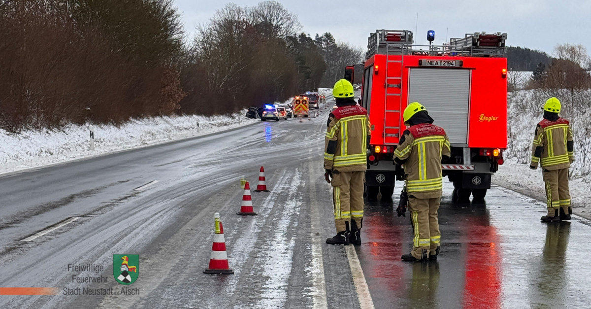 Verkehrsunfall, Person eingeklemmt (03.01.2026, 10:10 Uhr)