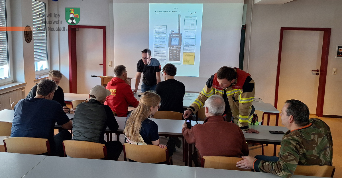 Fachbereich KatS übt mit DLRG