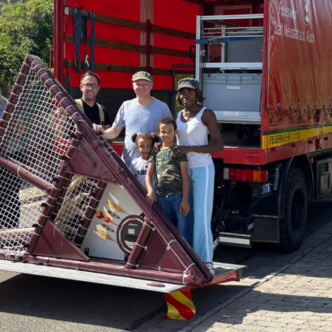 Tombola-Hauptpreis überreicht